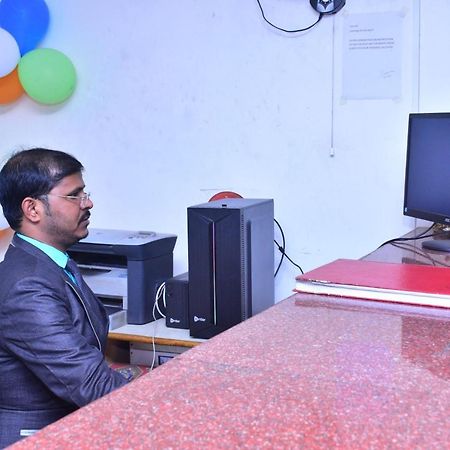Hotel Mid East Haridaspur Екстер'єр фото