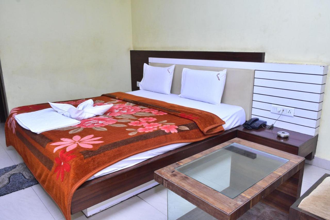Hotel Mid East Haridaspur Екстер'єр фото