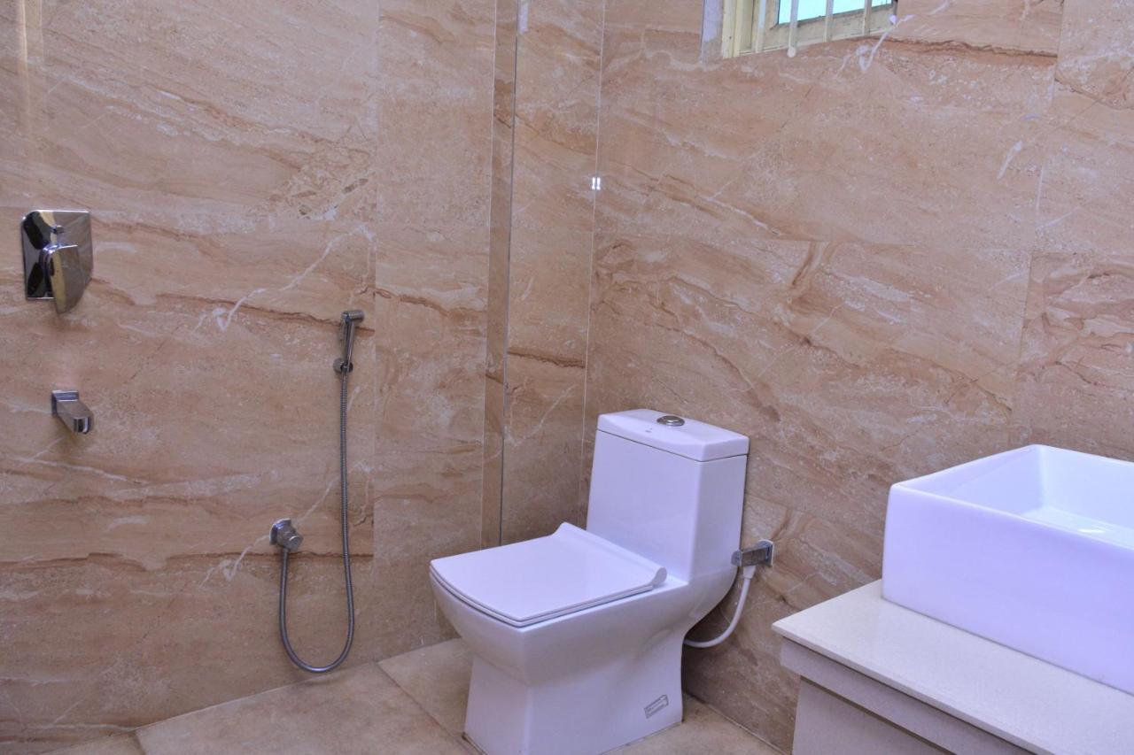 Hotel Mid East Haridaspur Екстер'єр фото