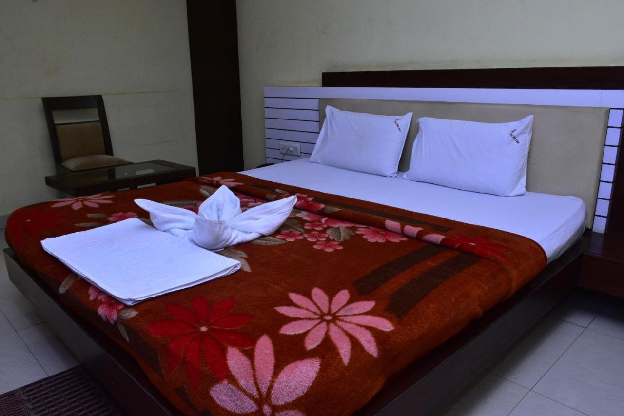 Hotel Mid East Haridaspur Екстер'єр фото