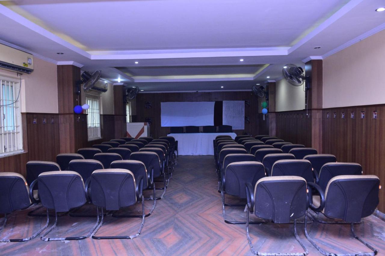 Hotel Mid East Haridaspur Екстер'єр фото