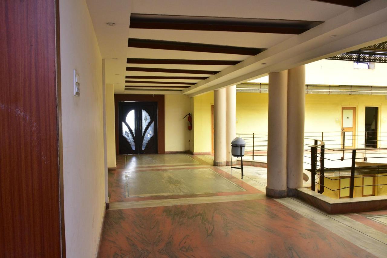 Hotel Mid East Haridaspur Екстер'єр фото