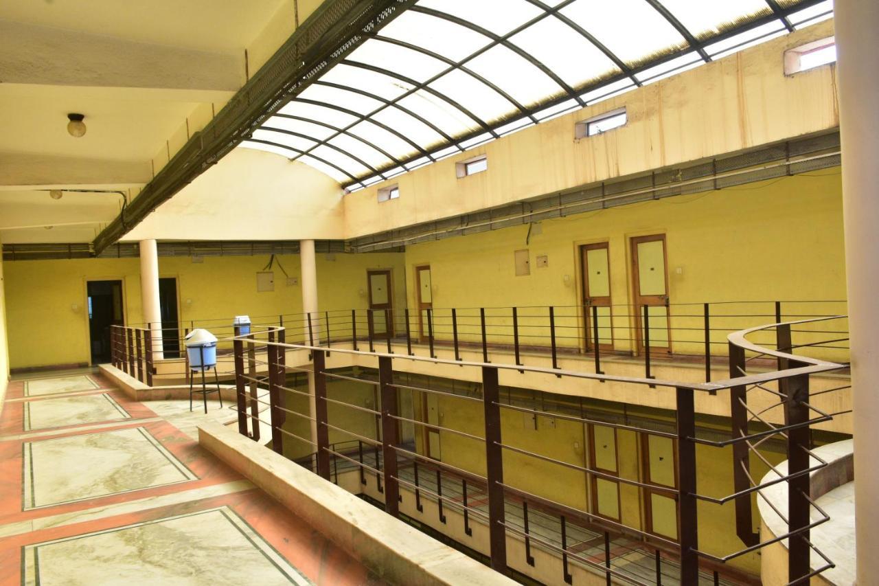 Hotel Mid East Haridaspur Екстер'єр фото