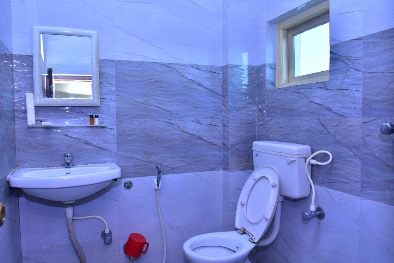 Hotel Mid East Haridaspur Екстер'єр фото