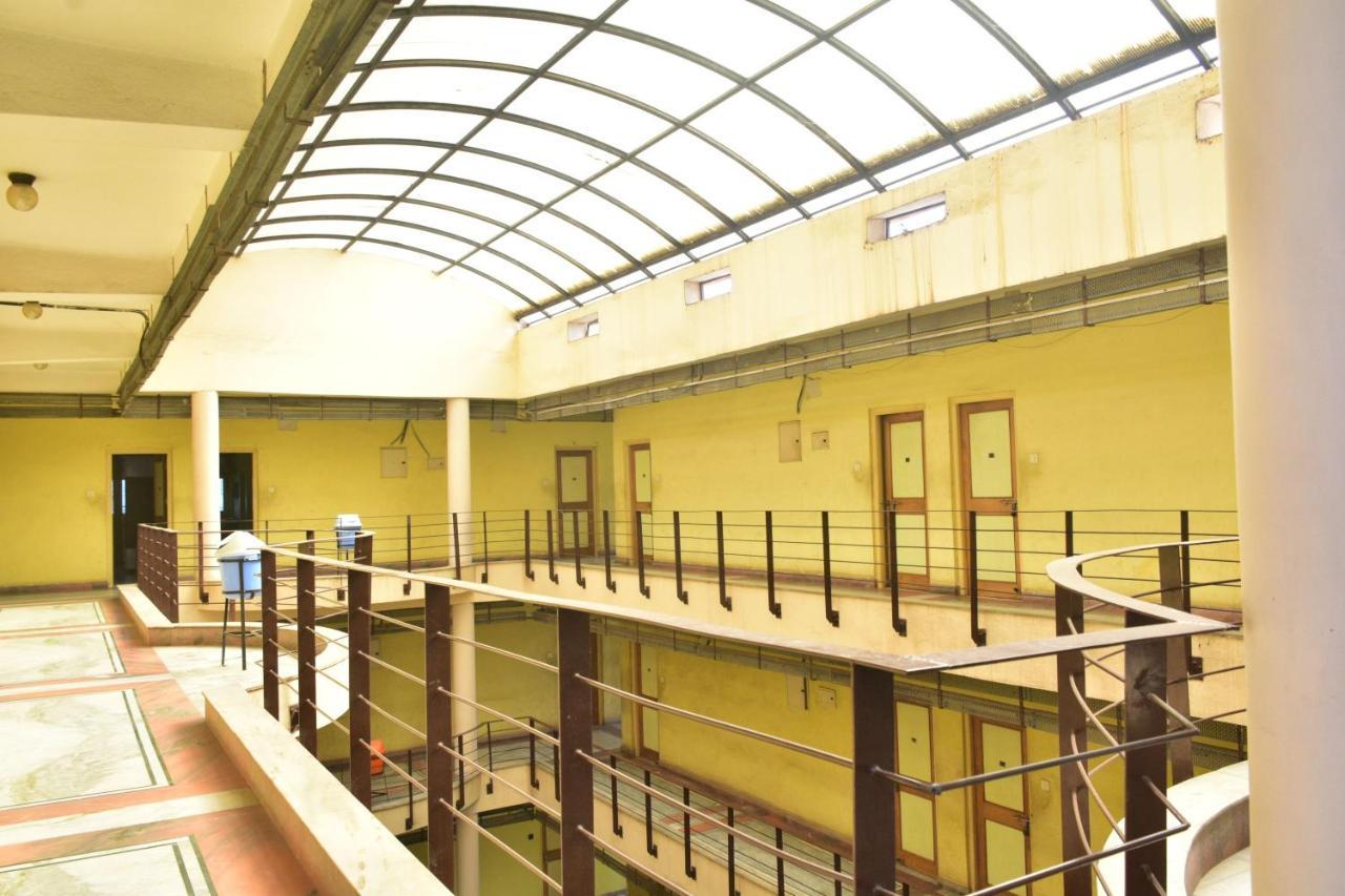 Hotel Mid East Haridaspur Екстер'єр фото
