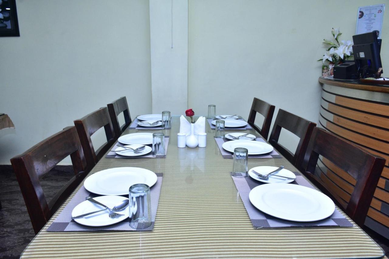 Hotel Mid East Haridaspur Екстер'єр фото